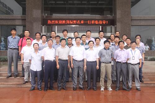 山东胜邦绿野化学考察团来yl7703永利集团参观