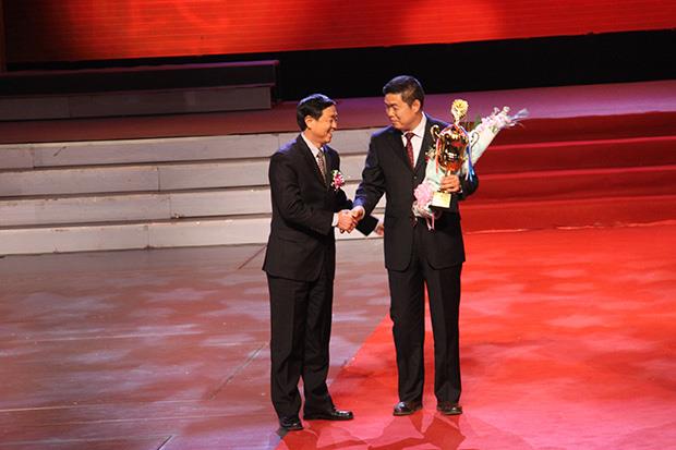 yl7703永利集团药业集团获“富民兴农标杆企业”殊荣