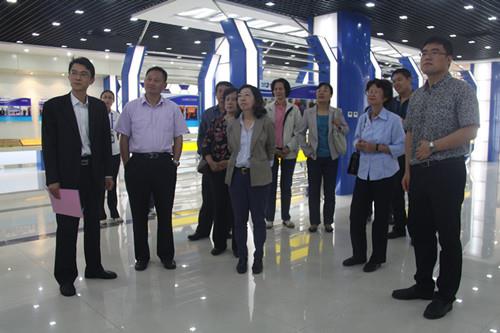 泰国农业局副局长Dr. Manthana Milne携泰国考察团一行来yl7703永利集团参观考察