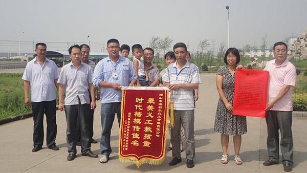 yl7703永利集团义工伸援手 落水儿童重获新生