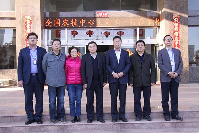 全国农技推广中心领导莅临yl7703永利集团检查指导工作