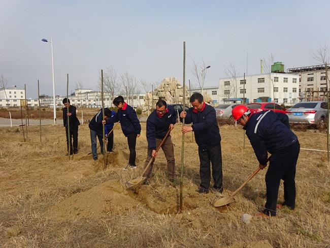 山东yl7703永利集团化工两年植树500余棵