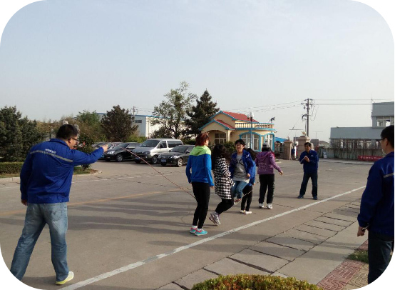 青岛yl7703永利集团工厂跳大绳小记