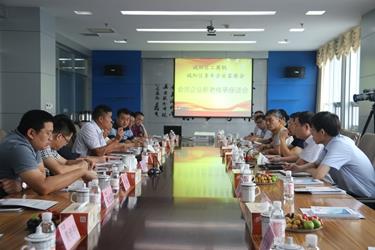 城阳区新老企业家座谈会在yl7703永利集团举行