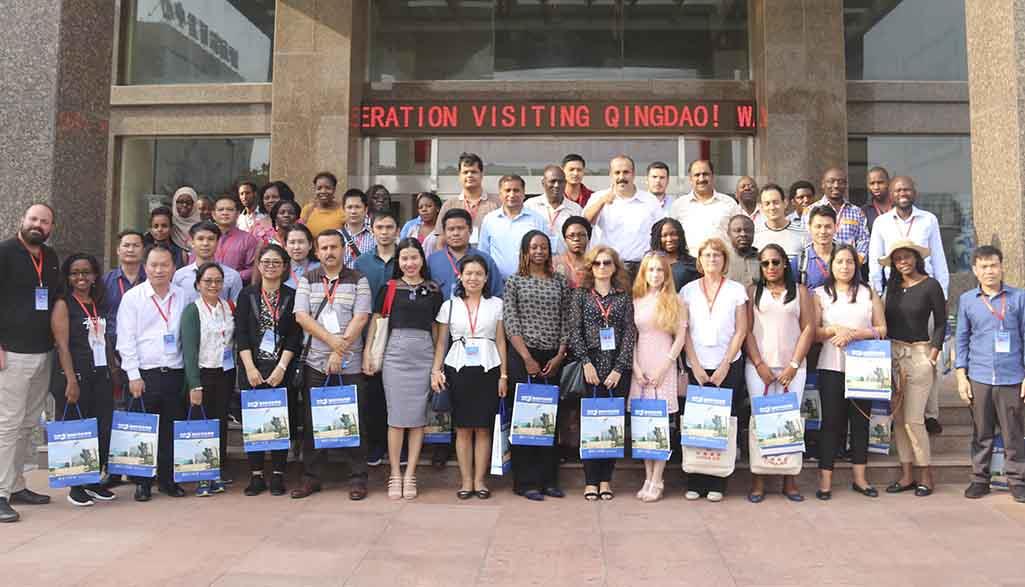 十六国官员莅临yl7703永利集团药业集团参观访问